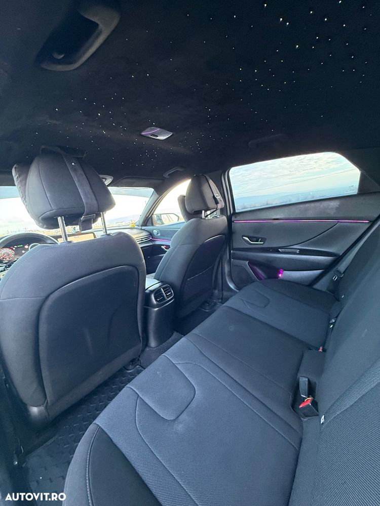 Hyundai Elantra 1.6 l 123 CP CVT Exclusive Navi - 18