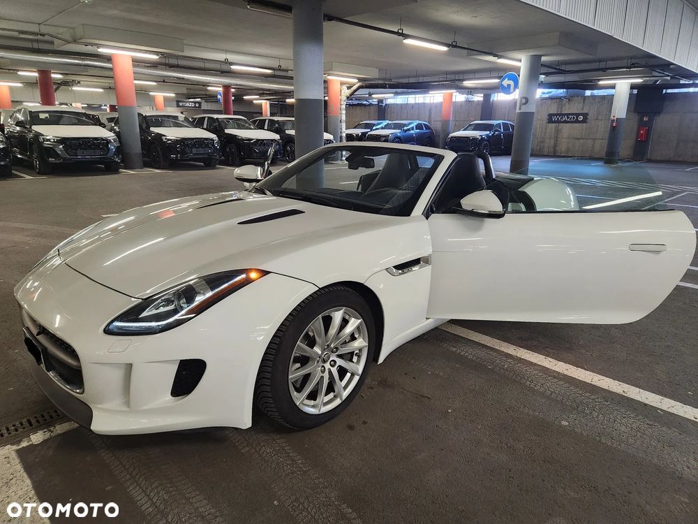 Jaguar F-Type Chequered Flag - 8