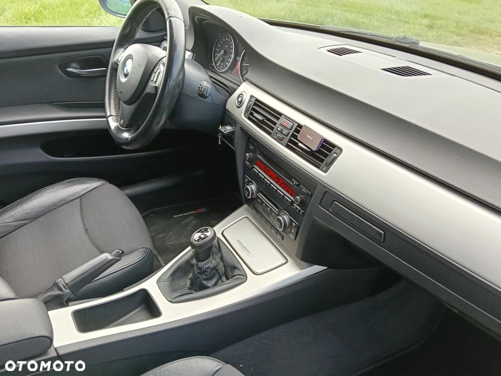 BMW Seria 3 320i - 11