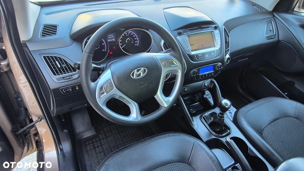 Hyundai ix35 1.7 CRDi 2WD blue Finale Gold - 20