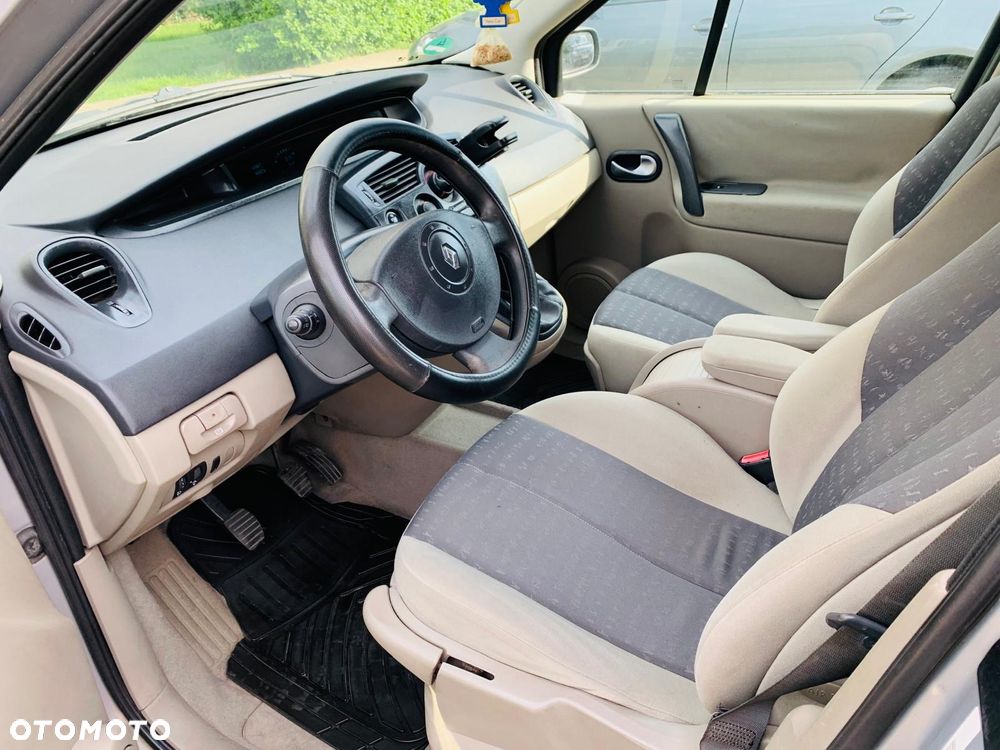 Renault Scenic 1.6 16V Privilege - 11