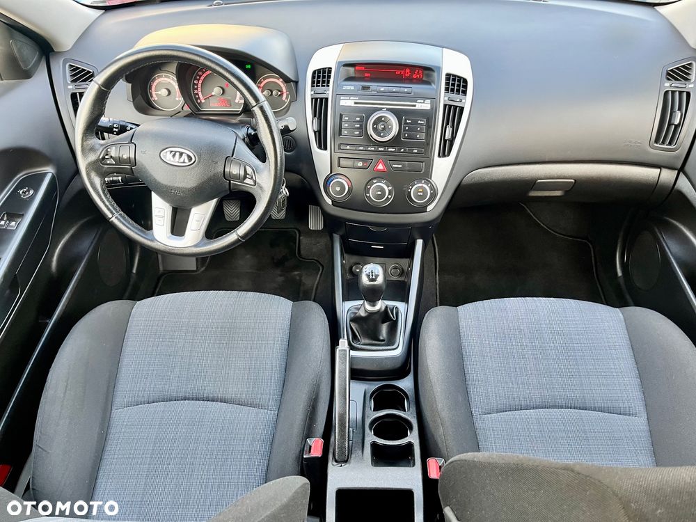 Kia Ceed 1.4 CVVT Attract - 17