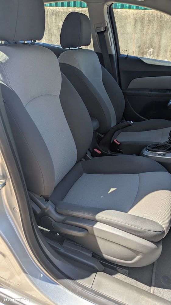 Chevrolet Cruze 1.6 LS - 42