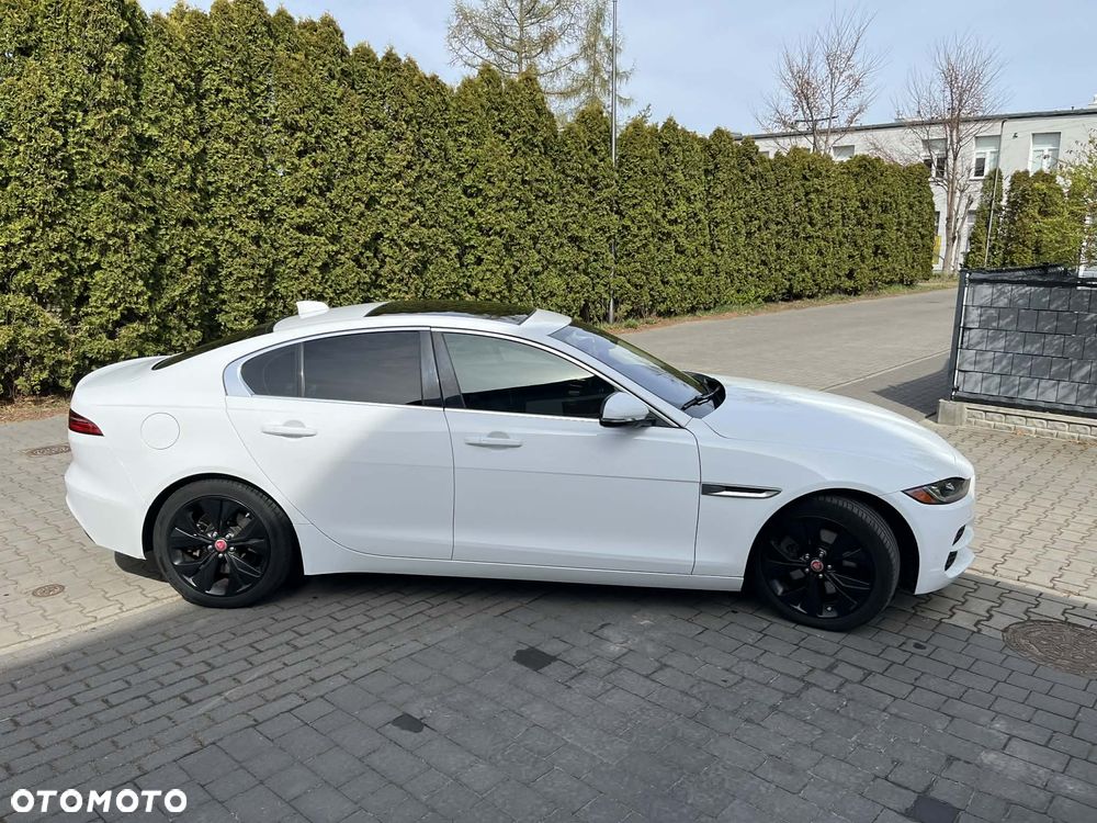 Jaguar XE - 5