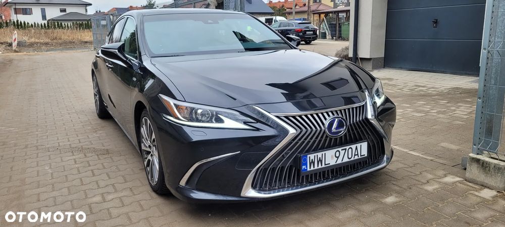 Lexus ES 300h Business Edition + - 8