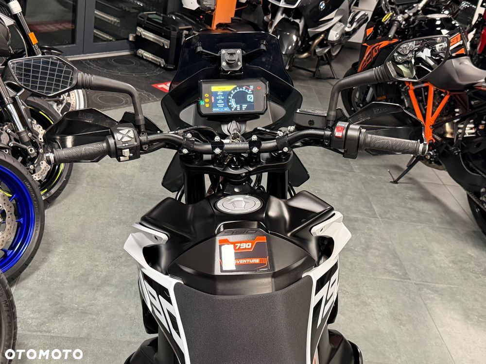 KTM Adventure - 25