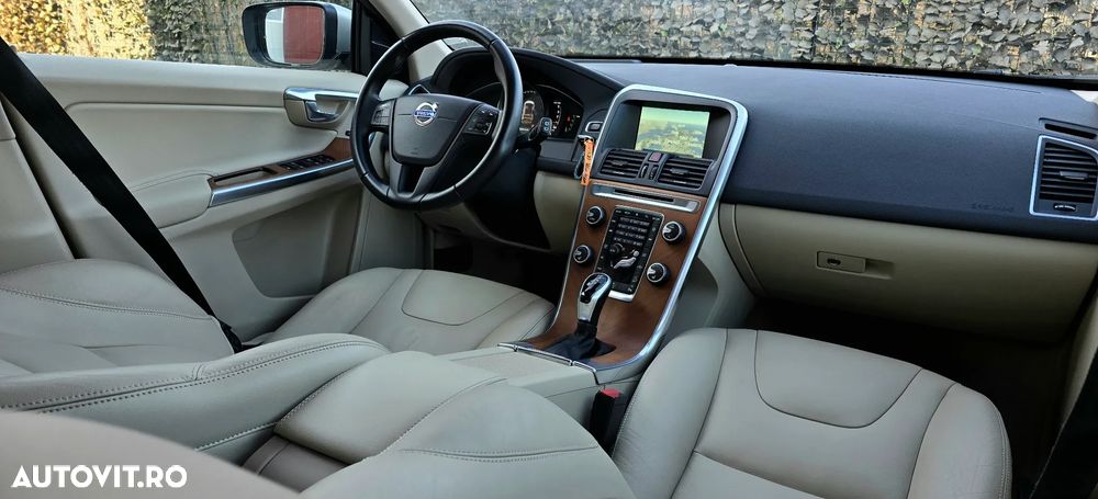 Volvo XC 60 D4 AWD Geartronic Kinetic - 32