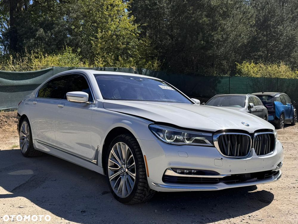 BMW Seria 7 750i xDrive Edition Exclusive - 1