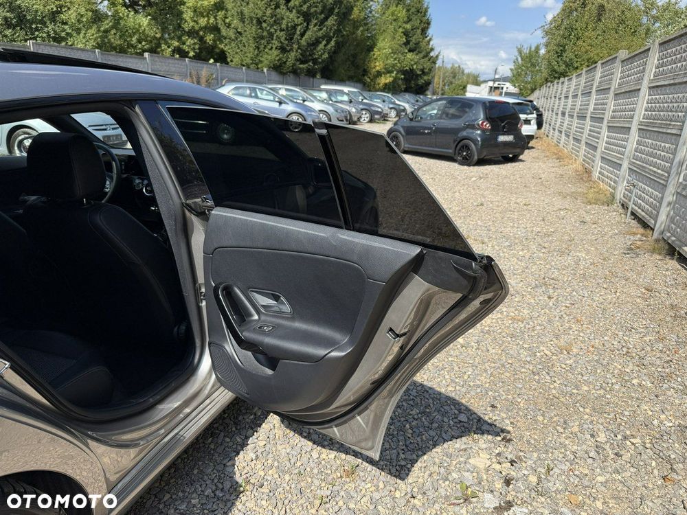 Mercedes-Benz CLA - 12