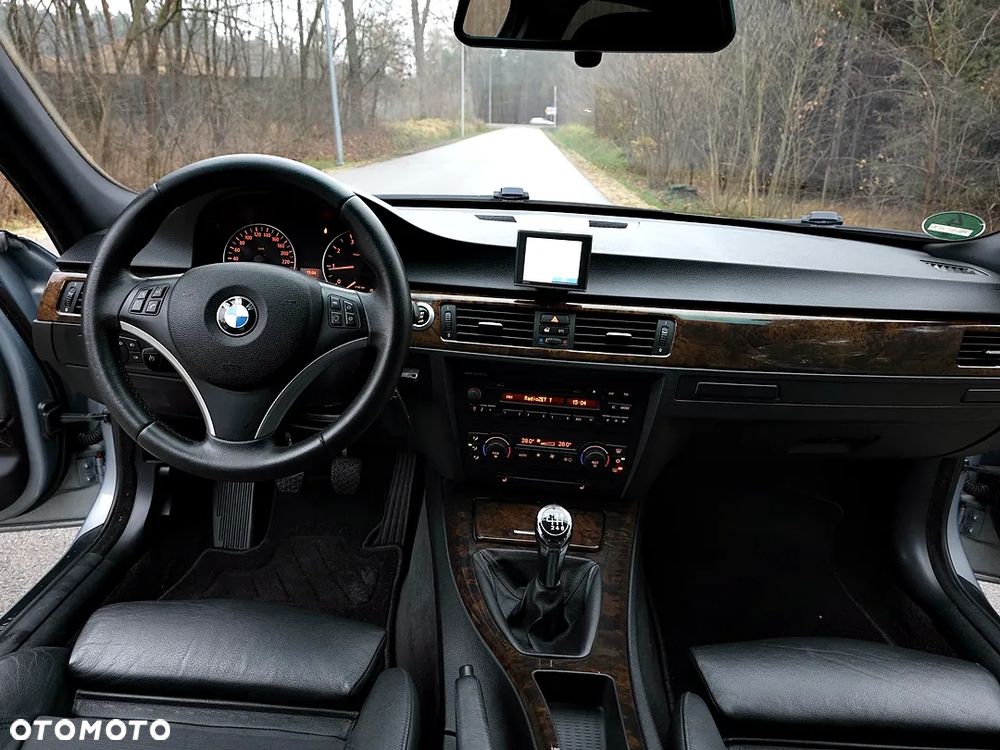 BMW Seria 3 320i - 26