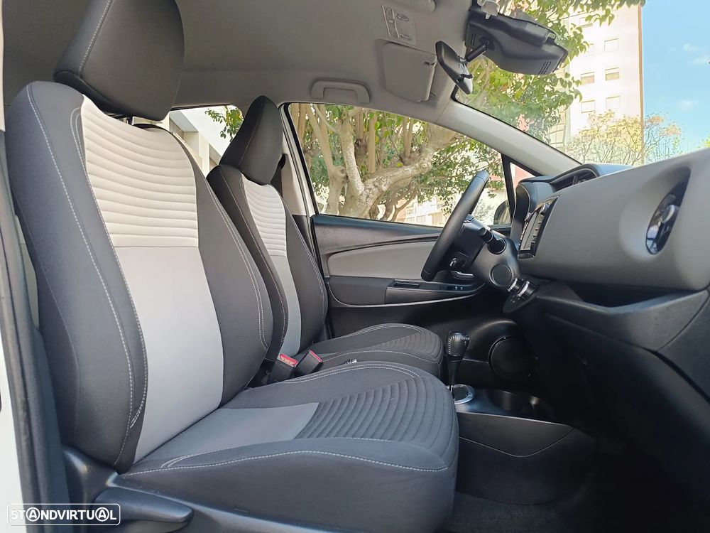 Toyota Yaris 1.5 HSD Comfort+Navi - 19