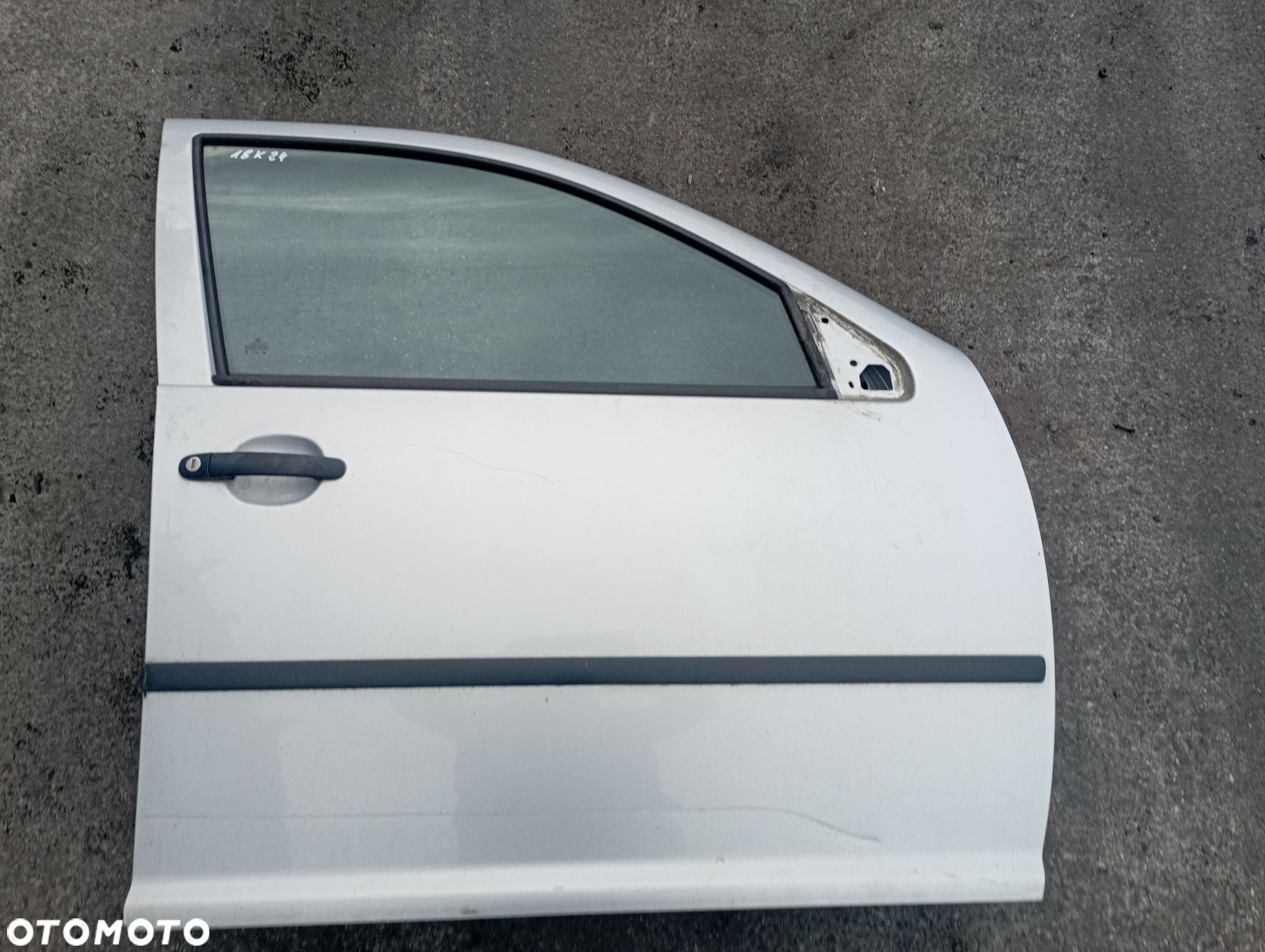 DRZWI PRAWY PRZÓD

 VOLKSWAGEN
 BORA LB7 - 2