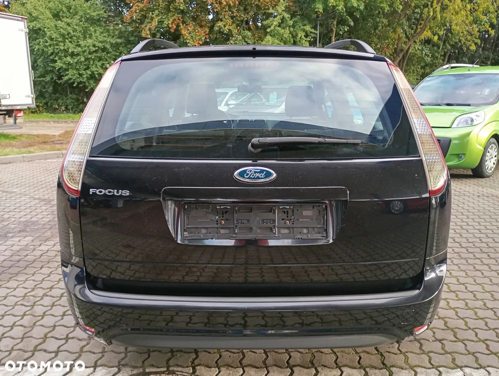 Ford Focus Turnier 1.6 16V Ambiente - 13