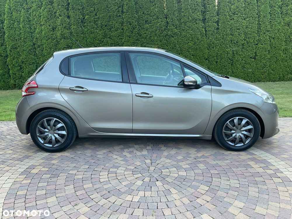 Peugeot 208 - 4