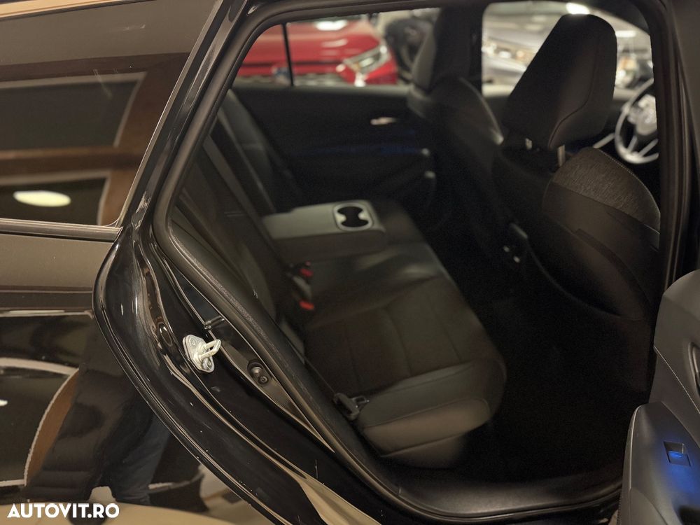 Toyota Corolla ver-1-8-hybrid-team-deutschland - 12