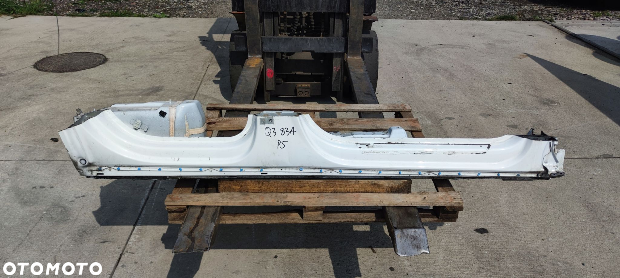 ĆWIARTKA PRÓG PRAWA STRONA AUDI Q3 II 83A F3B - 2