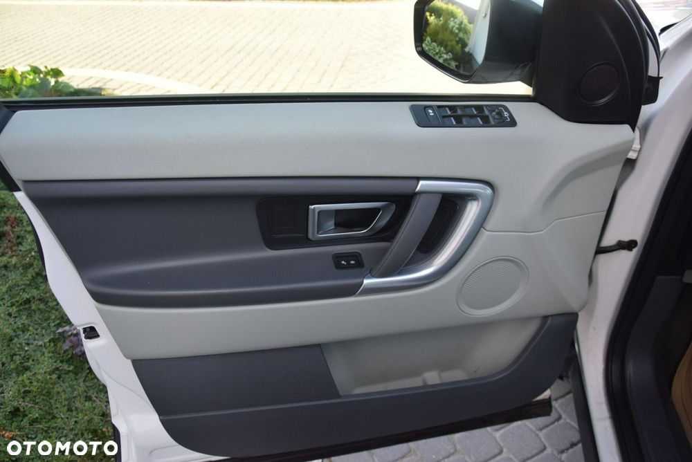 Land Rover Discovery Sport 2.0 TD4 SE - 32