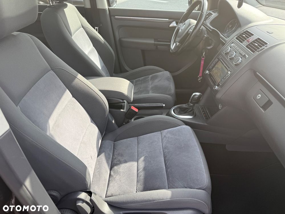 Volkswagen Touran 2.0 TDI DPF Highline DSG - 11