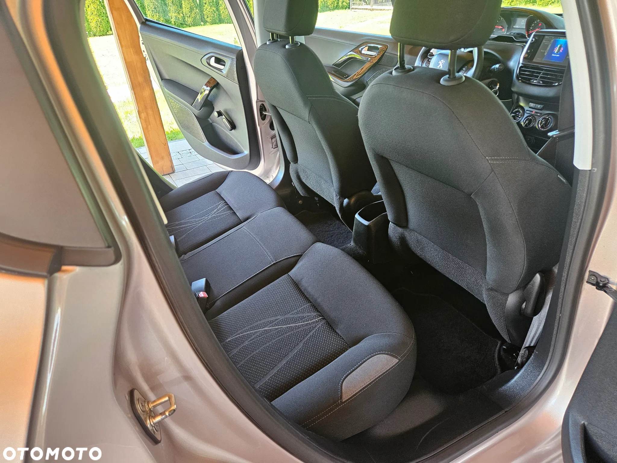Peugeot 208 1.2 PureTech GPF Allure S&S - 6