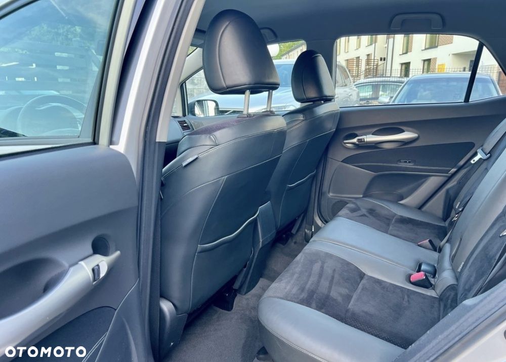 Toyota Auris 1.8 HSD Prestige NAVI - 23