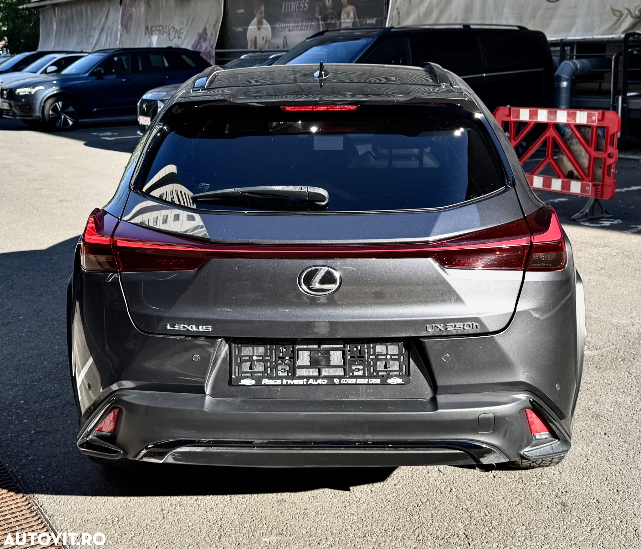 Lexus UX 250h 2.0L HEV 20H- (178 HP) 4X4 CVT F Sport - 5