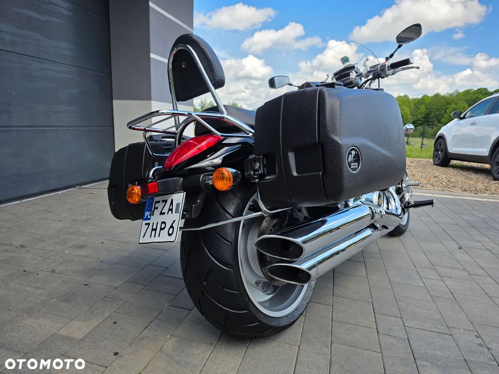 Suzuki Intruder - 12