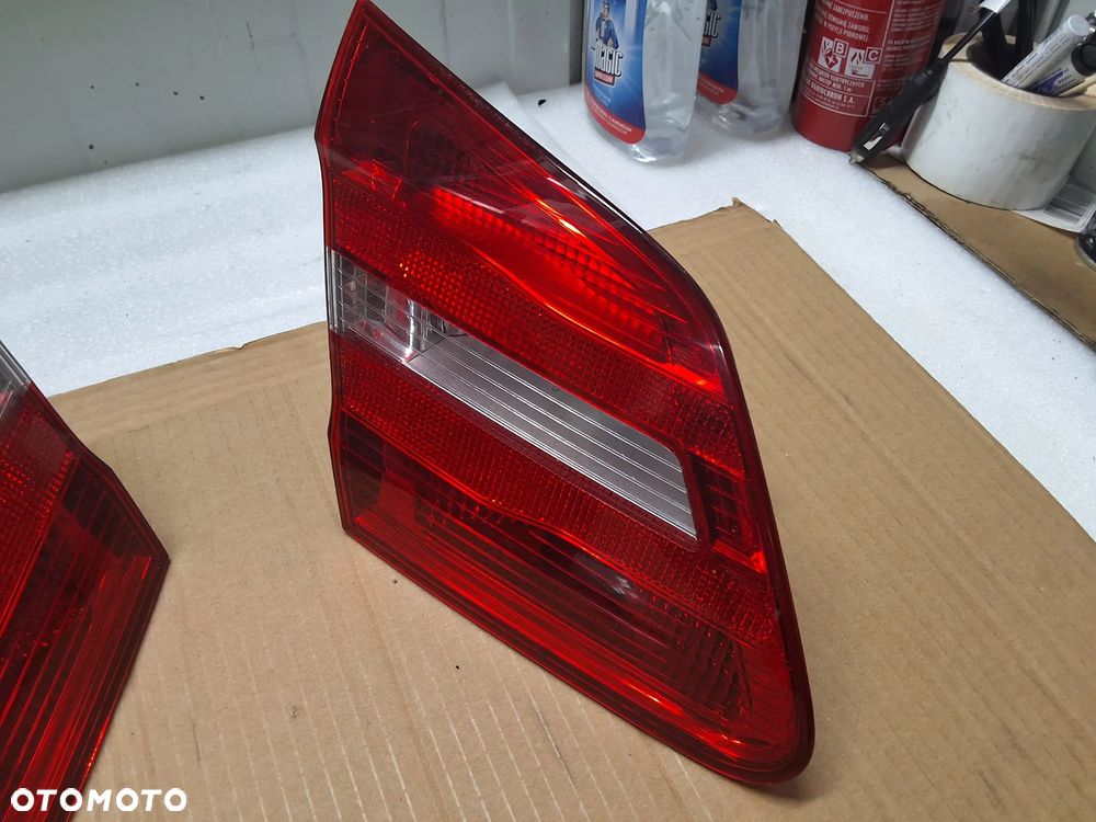 MERCEDES B-KLASA W246 LAMPY TYLNEJ KLAPY BAGAŻNIKA LEWA PRAWA  A2468200864 A2468200764 - 13