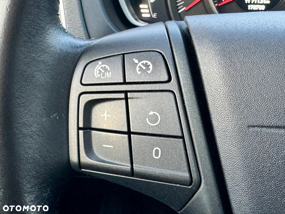 Volvo V40 D2 Momentum - 24