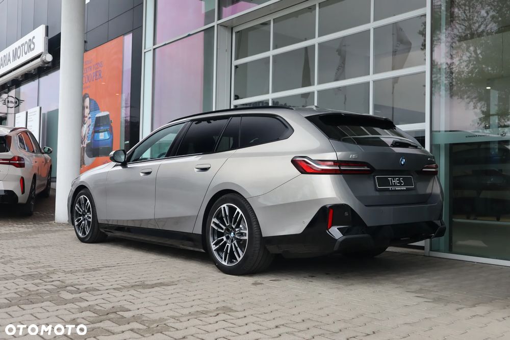 BMW i5 - 3