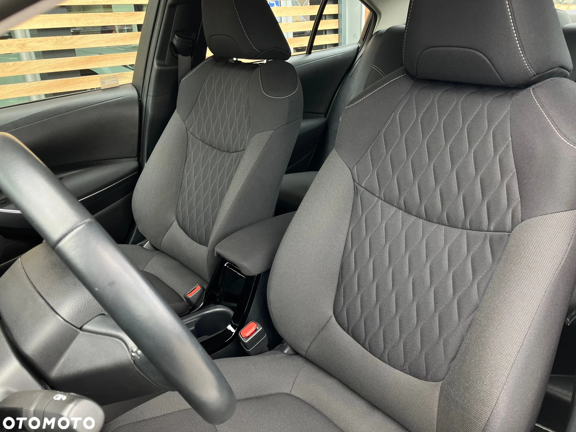 Toyota Corolla 1.8 Hybrid Comfort - 32