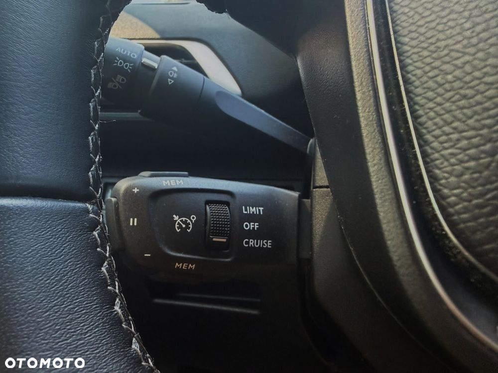 Peugeot 3008 1.2 PureTech GPF Allure S&S - 26