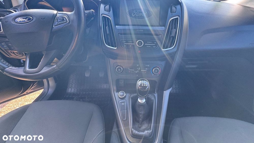 Ford Focus 1.0 EcoBoost STart-Stopp-System TITANIUM - 9