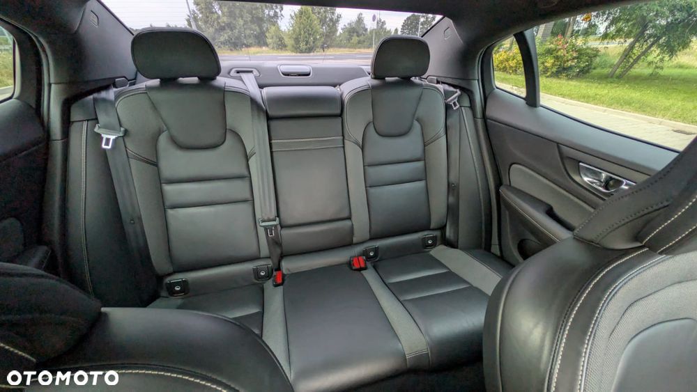 Volvo S60 T6 AWD R-Design - 17