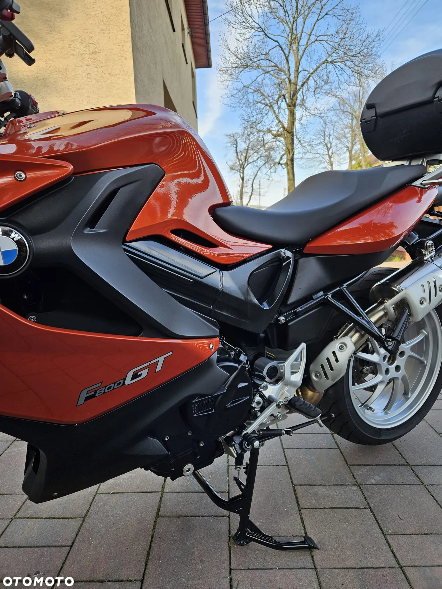 BMW F - 16