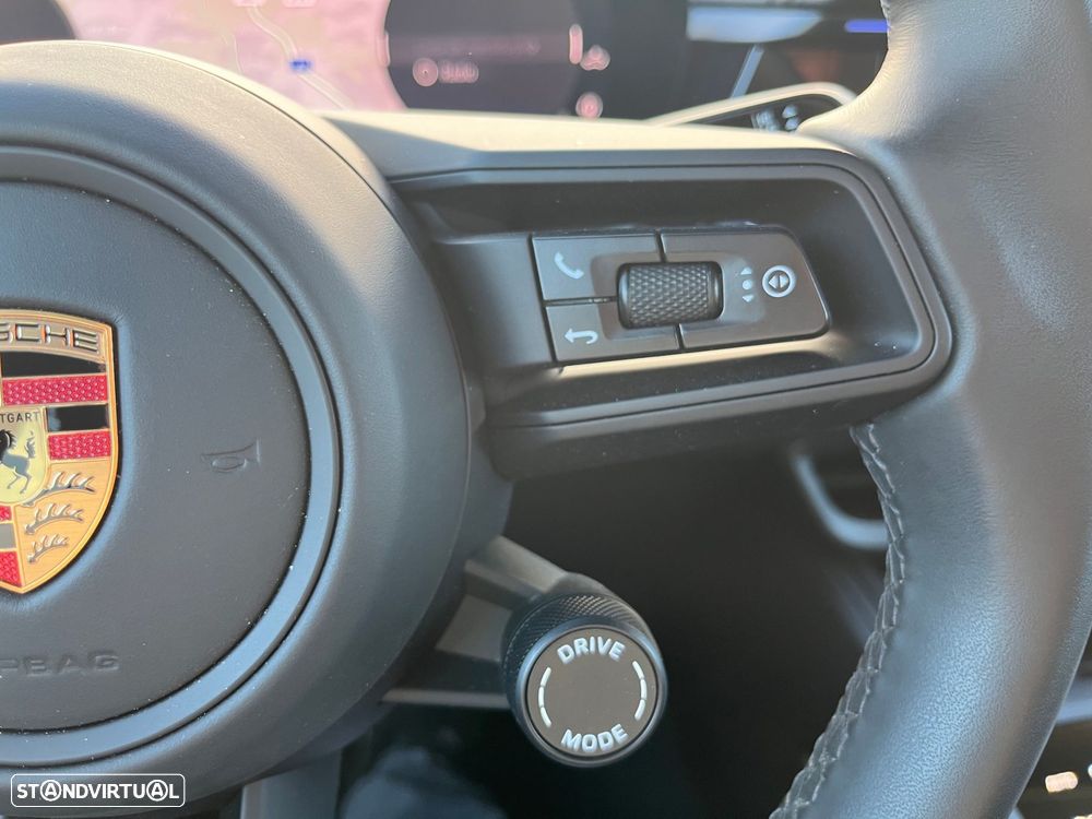 Porsche Macan Electric 4 - 23