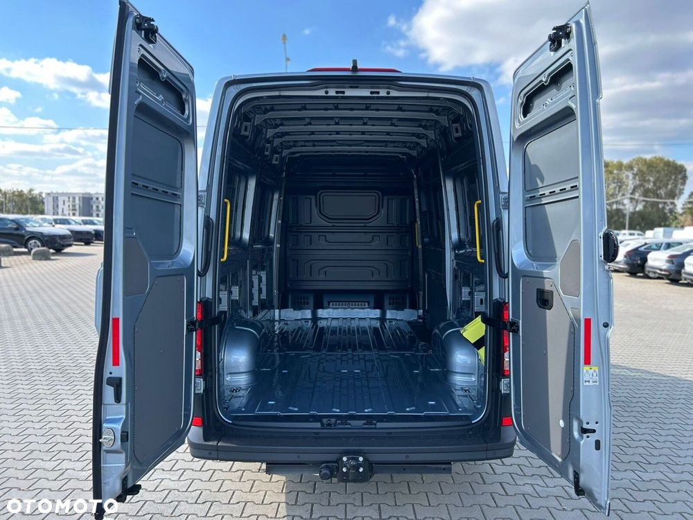 Volkswagen Crafter 35 2.0 TDI L3H3 177 KM AUTOMAT - 10
