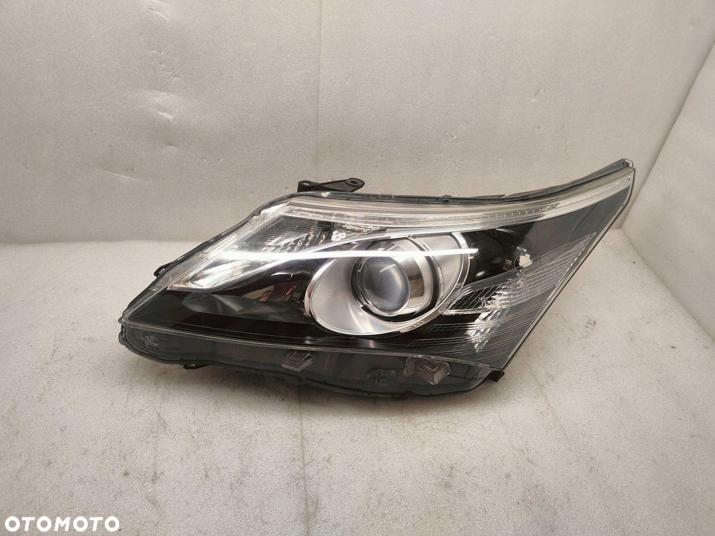 Toyota Avensis T27 LIFT SOCZEWKA ZW Przód strona lewa KOITO 05-26 - 1