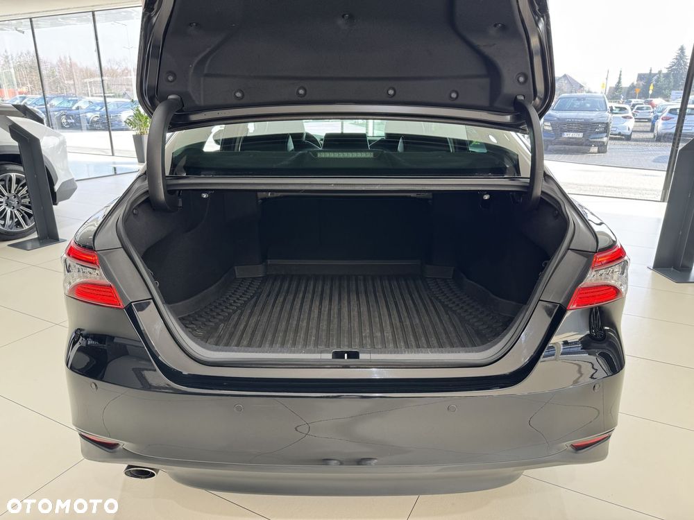 Toyota Camry - 17