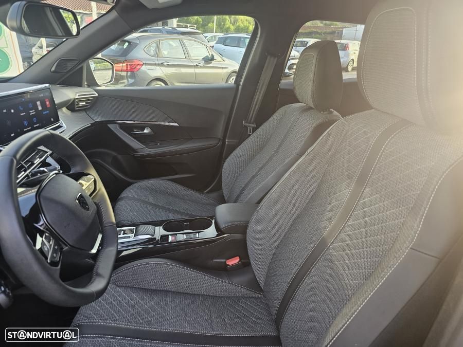 Peugeot 2008 1.2 Hybrid Allure e-DCS6 - 28