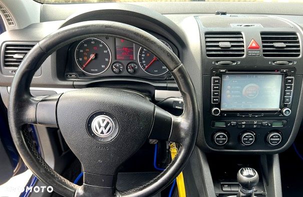 Volkswagen Golf 2.0 FSI Sportline - 9