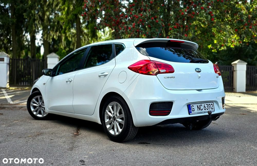 Kia Ceed 1.6 CRDi 136 ISG Dream Team Edition - 13