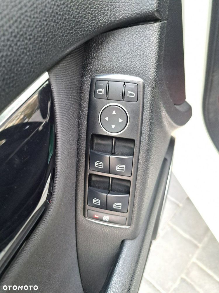 Mercedes-Benz Klasa C 180 BlueEFFICIENCY 7G-TRONIC - 23