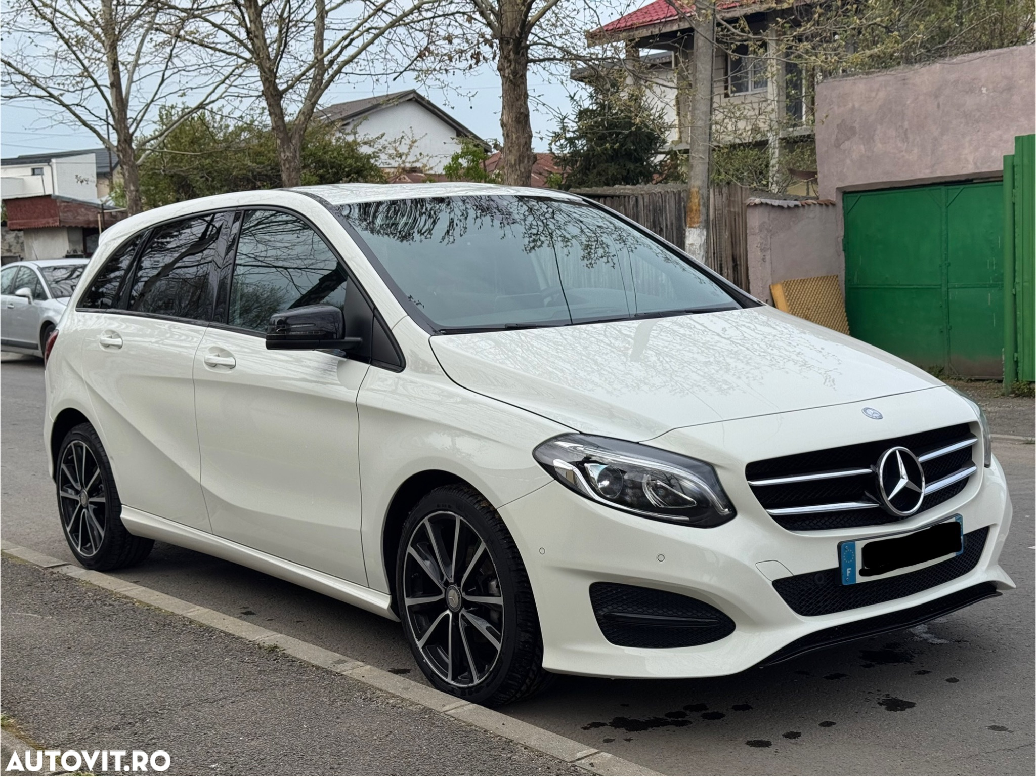 Mercedes-Benz B - 10