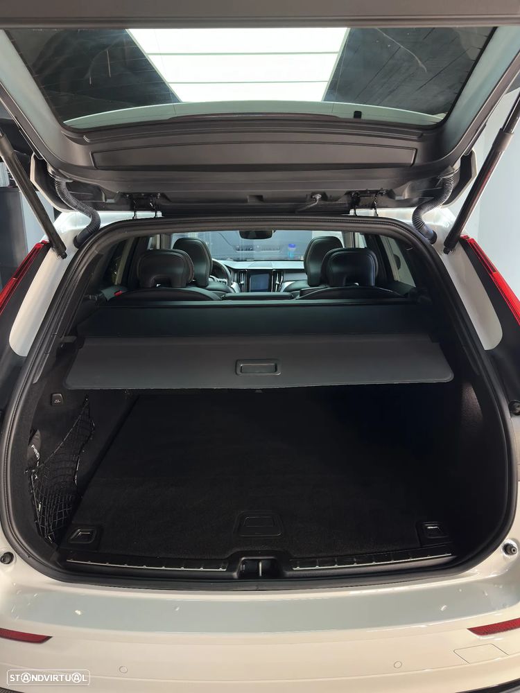 Volvo XC 60 2.0 T8 PHEV R-Design AWD - 11