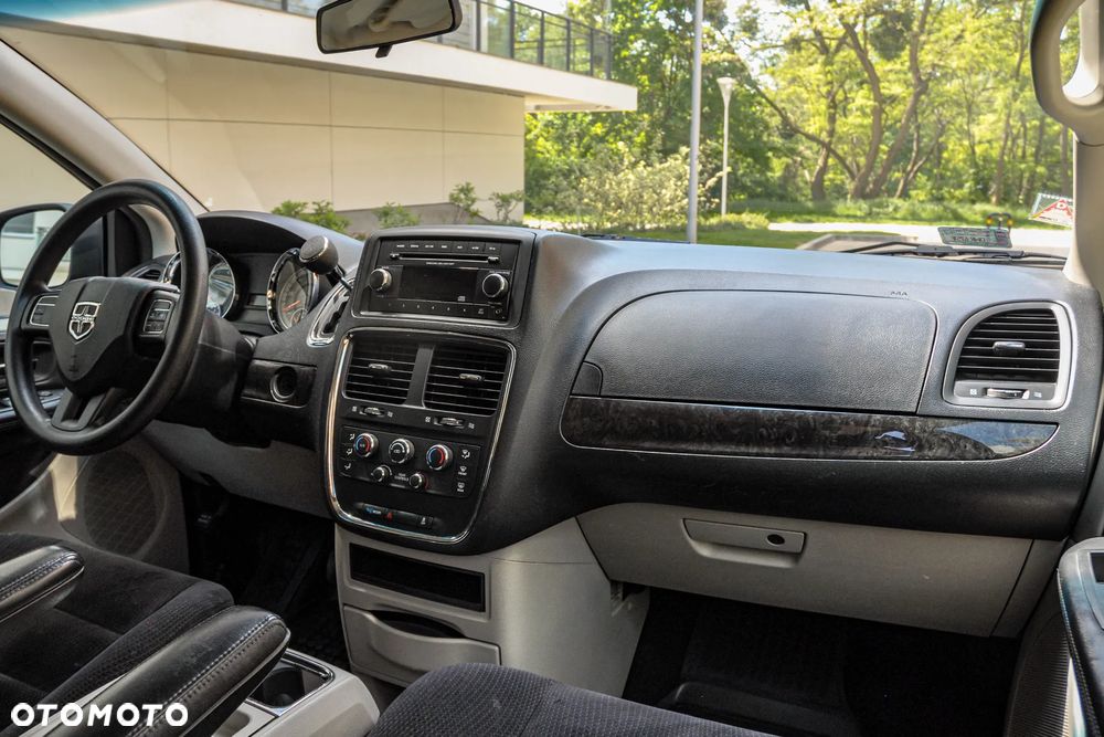 Dodge Grand Caravan - 11