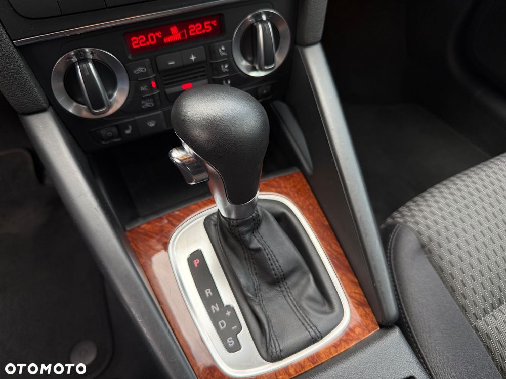 Audi A3 3-drzwiowe 1.6 S tronic Ambiente - 9