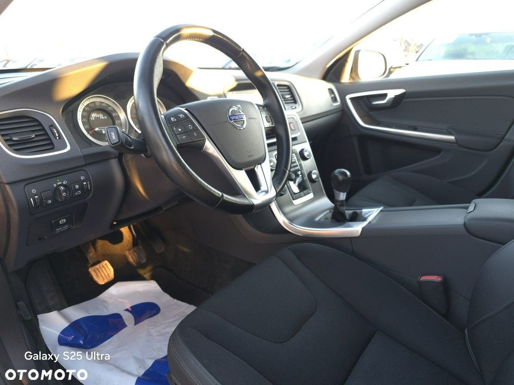 Volvo V60 D3 Momentum - 23