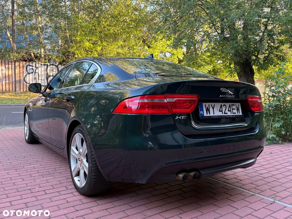Jaguar XE 2.0 D Prestige - 4