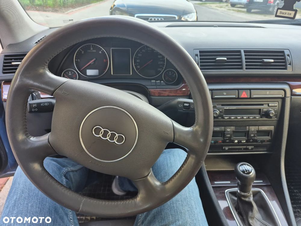 Audi A4 2001 photo 4