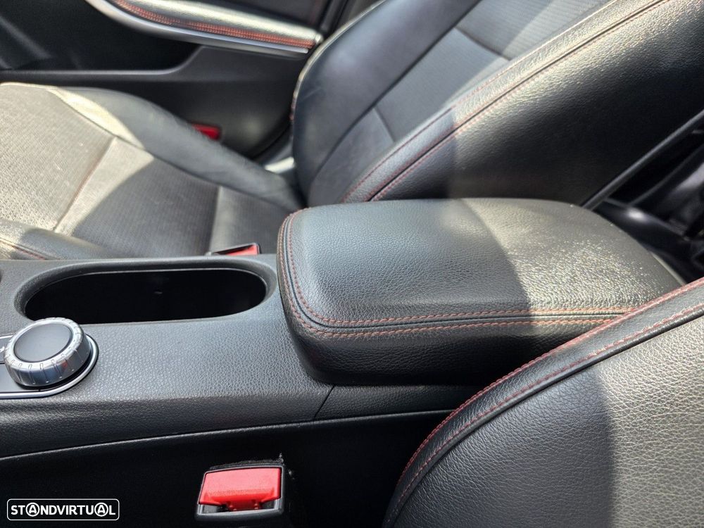 Mercedes-Benz CLA 200 d Shooting Brake AMG Line - 24